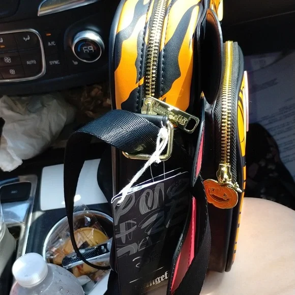 Loungefly Disney Tigger Vampire Crossbody NWT - Picture 5 of 12